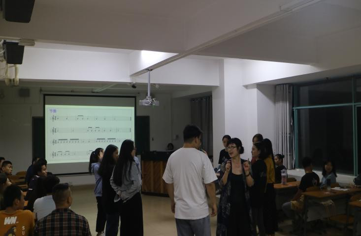 “律动无处不在”――我的声乐大课