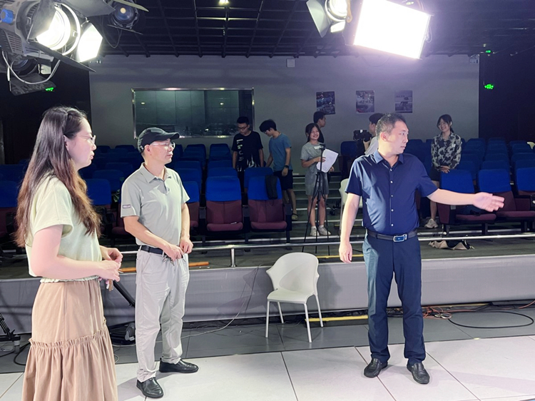 学院开展节前实验室安全检查