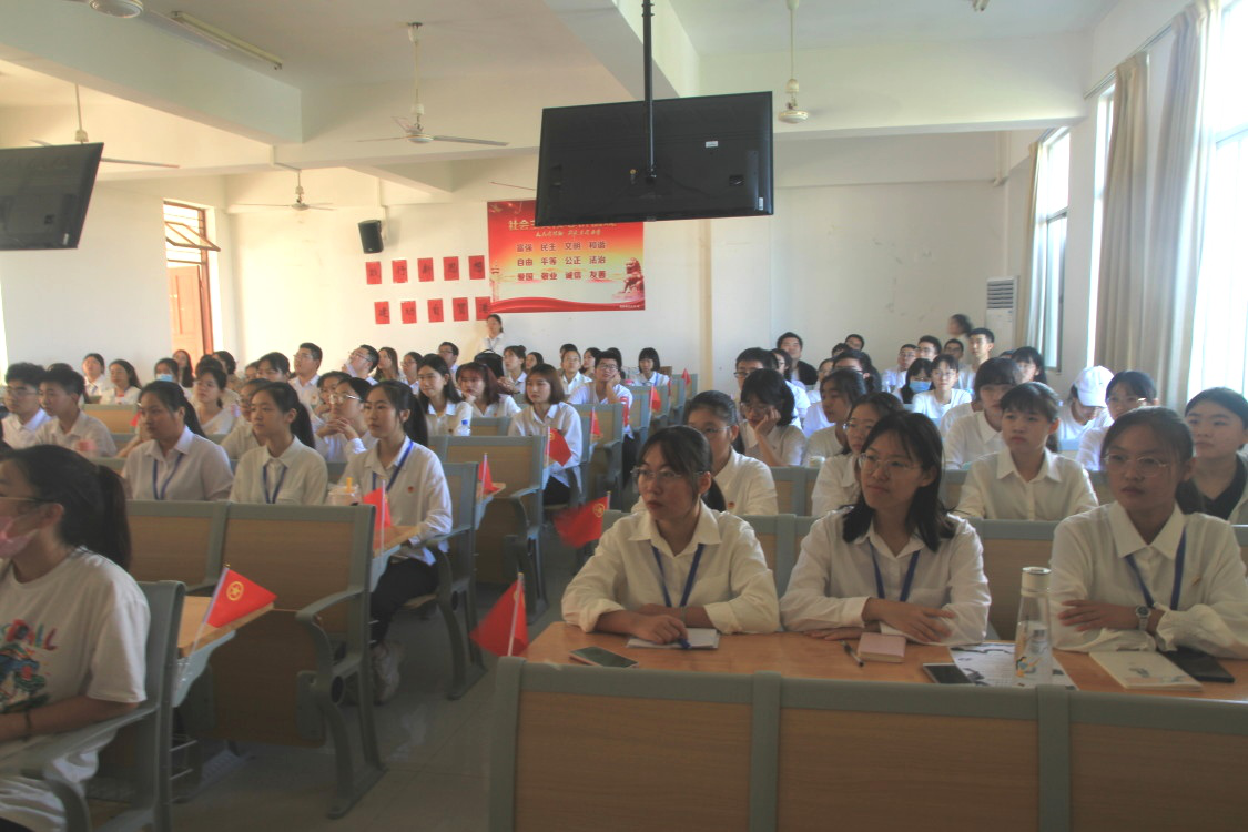 学院新闻・记历史文化学院“踏歌行浩瀚・筑梦建自贸”主题团日活动汇报问答
