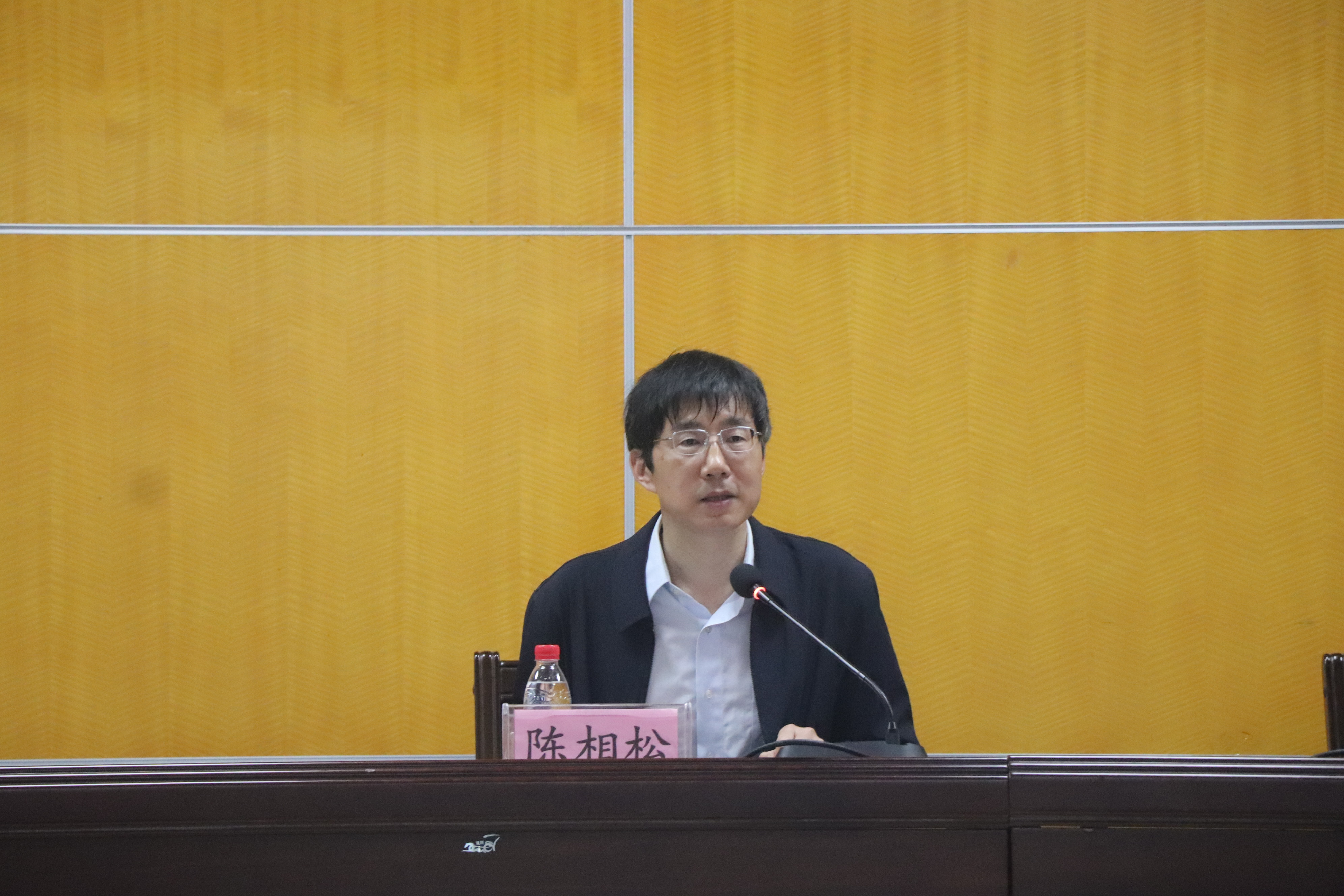 物理与电子工程学院党委换届选举党员大会胜利召开