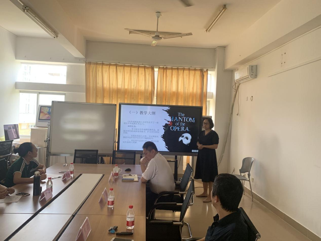 新闻传播与影视学院举行第三批通识教育课程立项建设中期检查教学设计答辩会