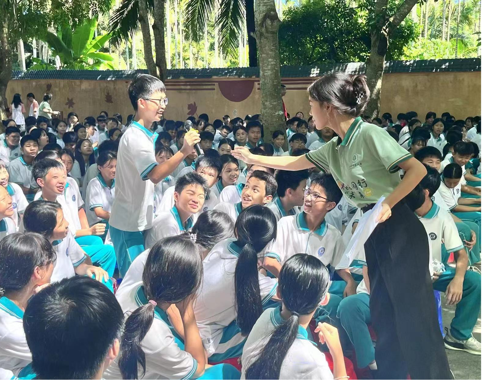 我院公益法律服务宣讲团走进琼海市万泉中学开展网信普法服务