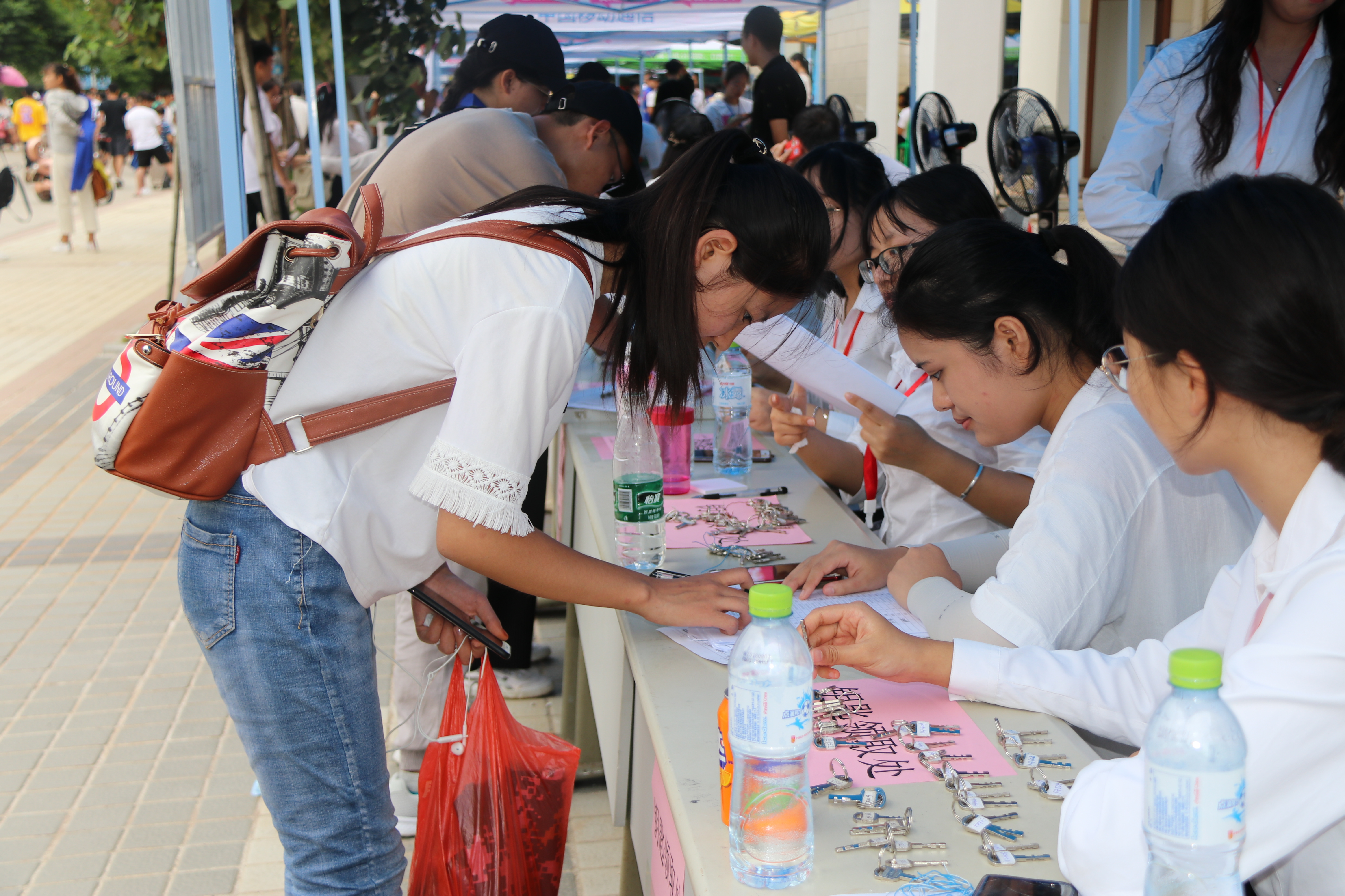我院圆满完成迎接新生工作