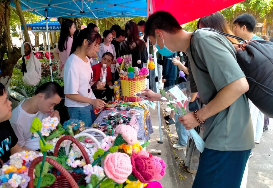 青年之声・教育学院 “温暖助残日，义卖校园行”主题活动