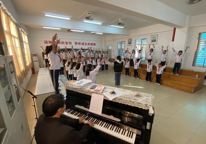 海南师范大学音乐学院前往昌江木棉实验学校、昌江思源实验学校开展海南省椰苗美育行动