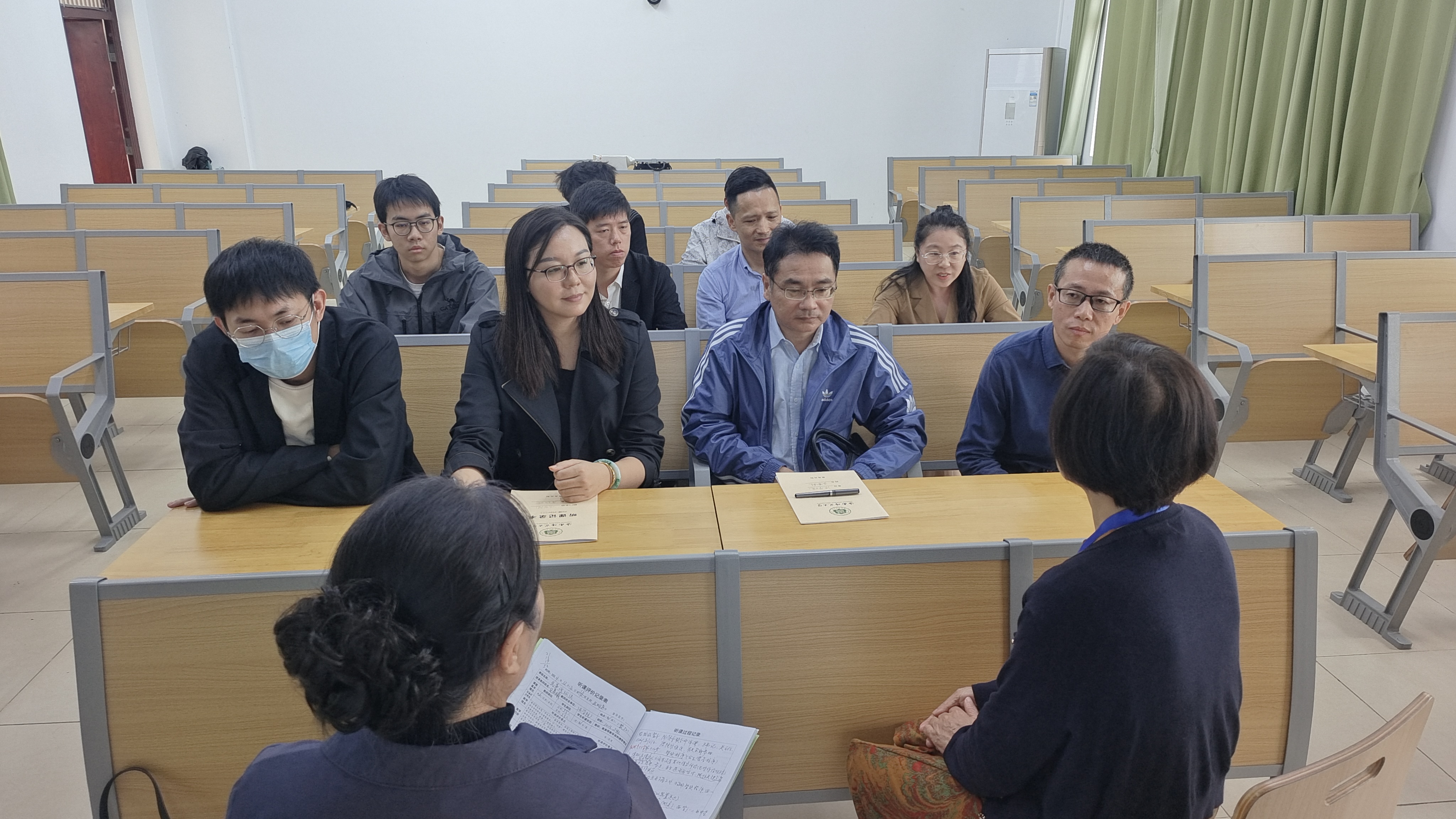 校-院两级督导与法学院领导、教师联合听评课