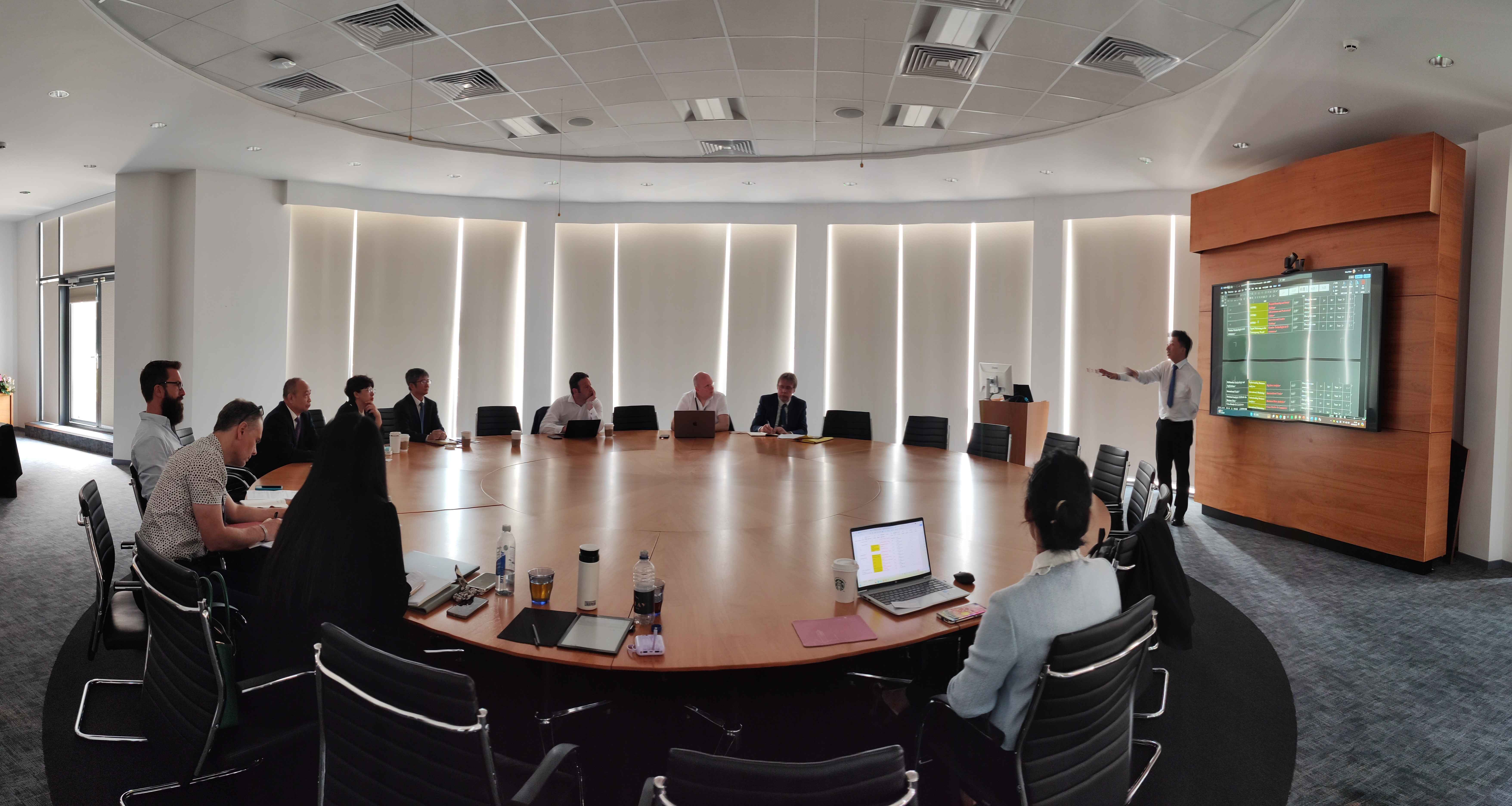 校领导带队访问英国高校推动合作办学