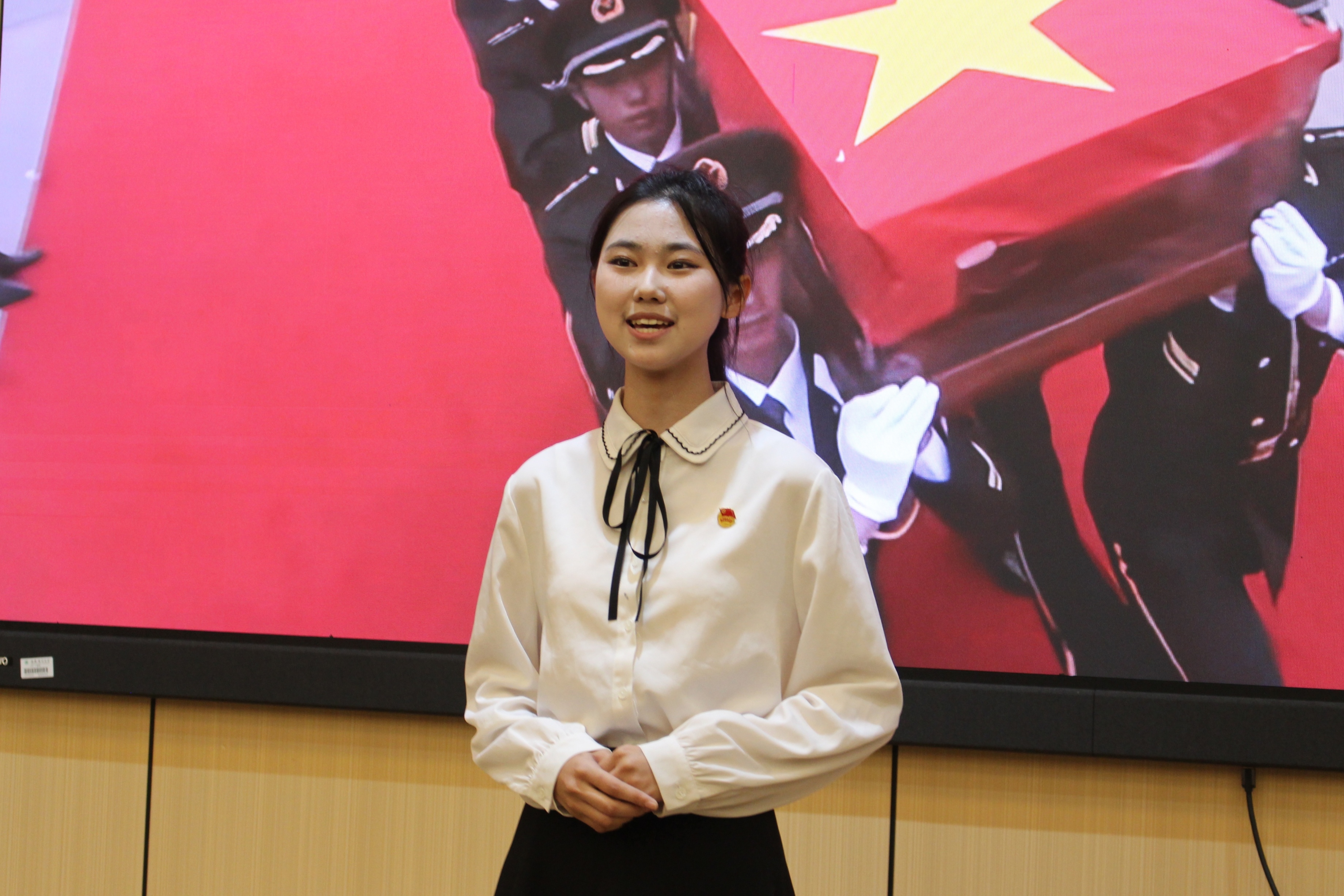 文学院举办“凝心铸魂学思想,奋楫扬帆新征程” 系列主题党日活动