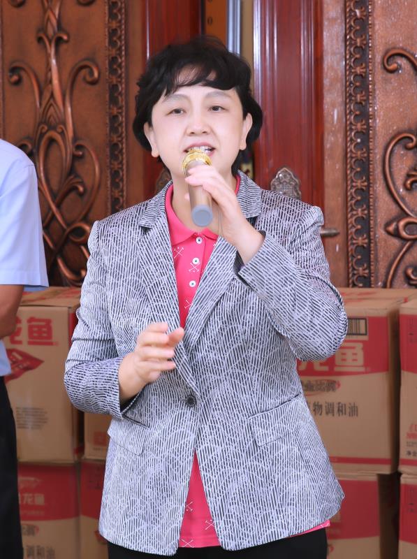 李红梅强调:精准扶贫要扶到根上,要彰显海师特色,要志智双扶托举希望 我校赴陵水亚欠村开展扶贫日系列活动