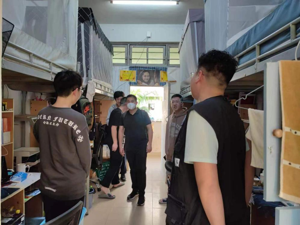 情系学生，关怀入寝