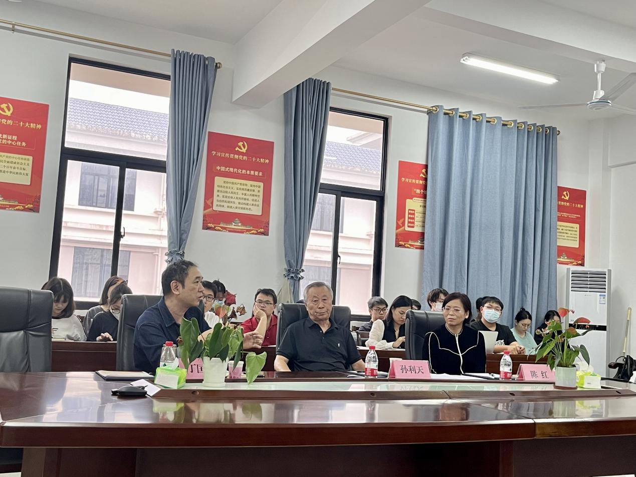 海马论坛第二十期：  “研究生学术论文写作指导”学术讲座顺利举办