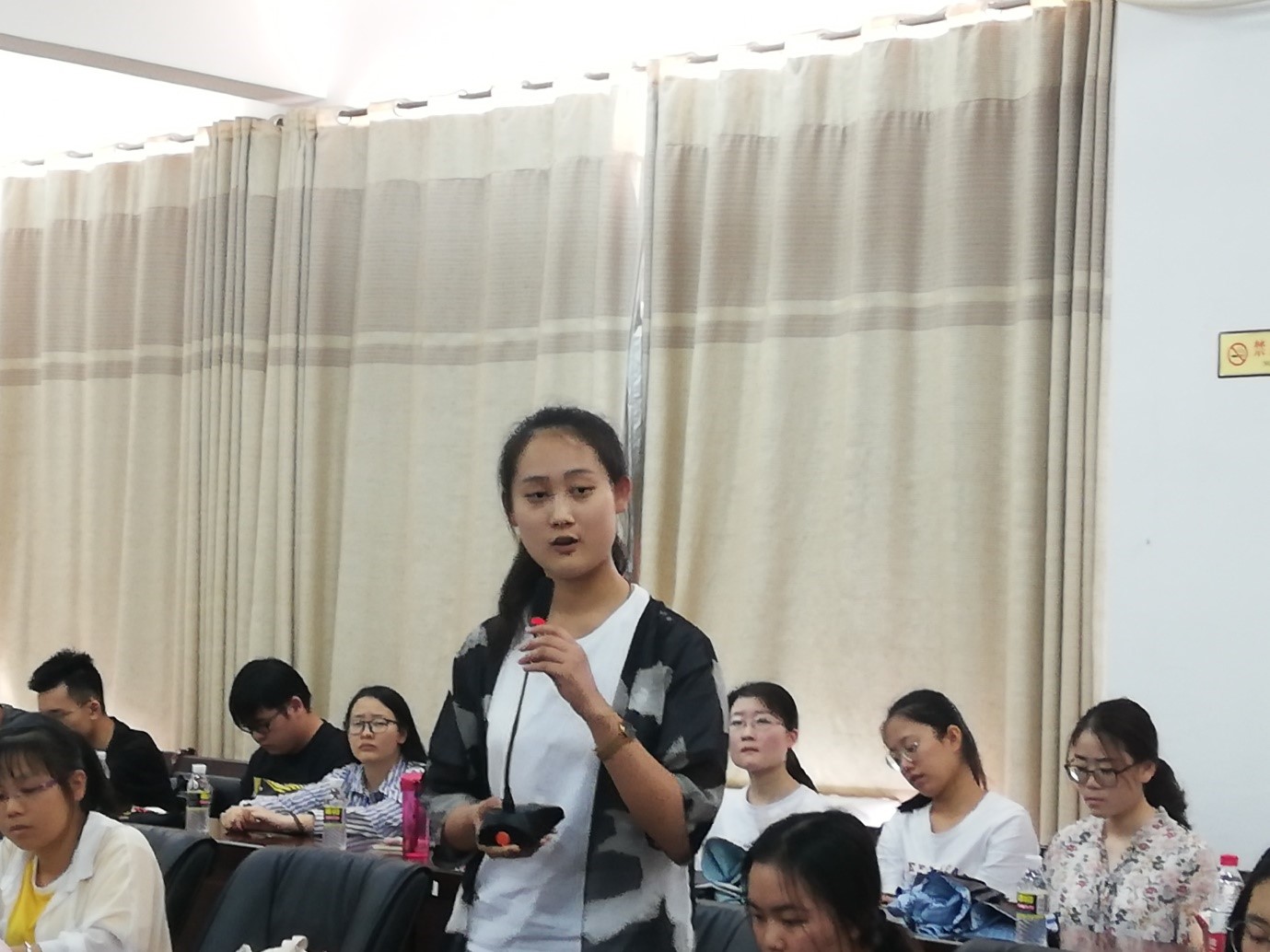 感恩诚信，励志自强——我院召开学生资助工作座谈会