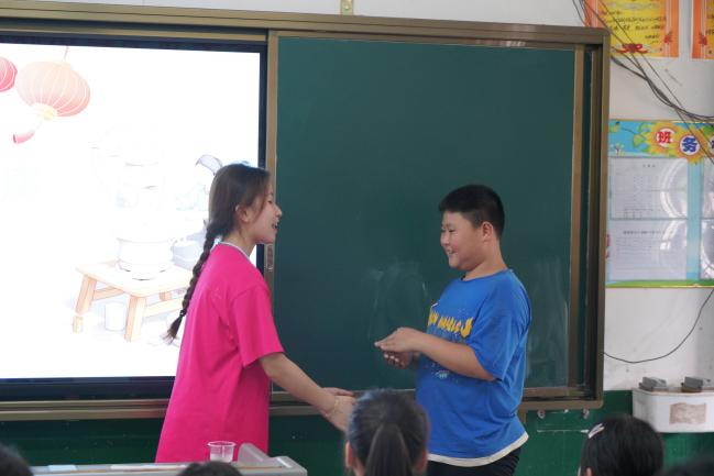 线上线下并行 她们为乡村小学带去丰富多彩的音乐课