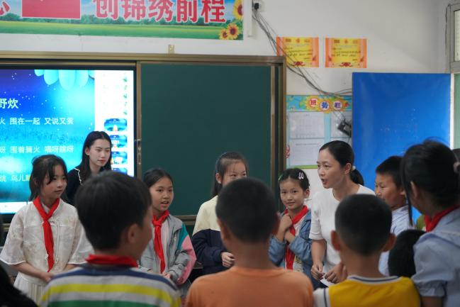 线上线下并行 她们为乡村小学带去丰富多彩的音乐课