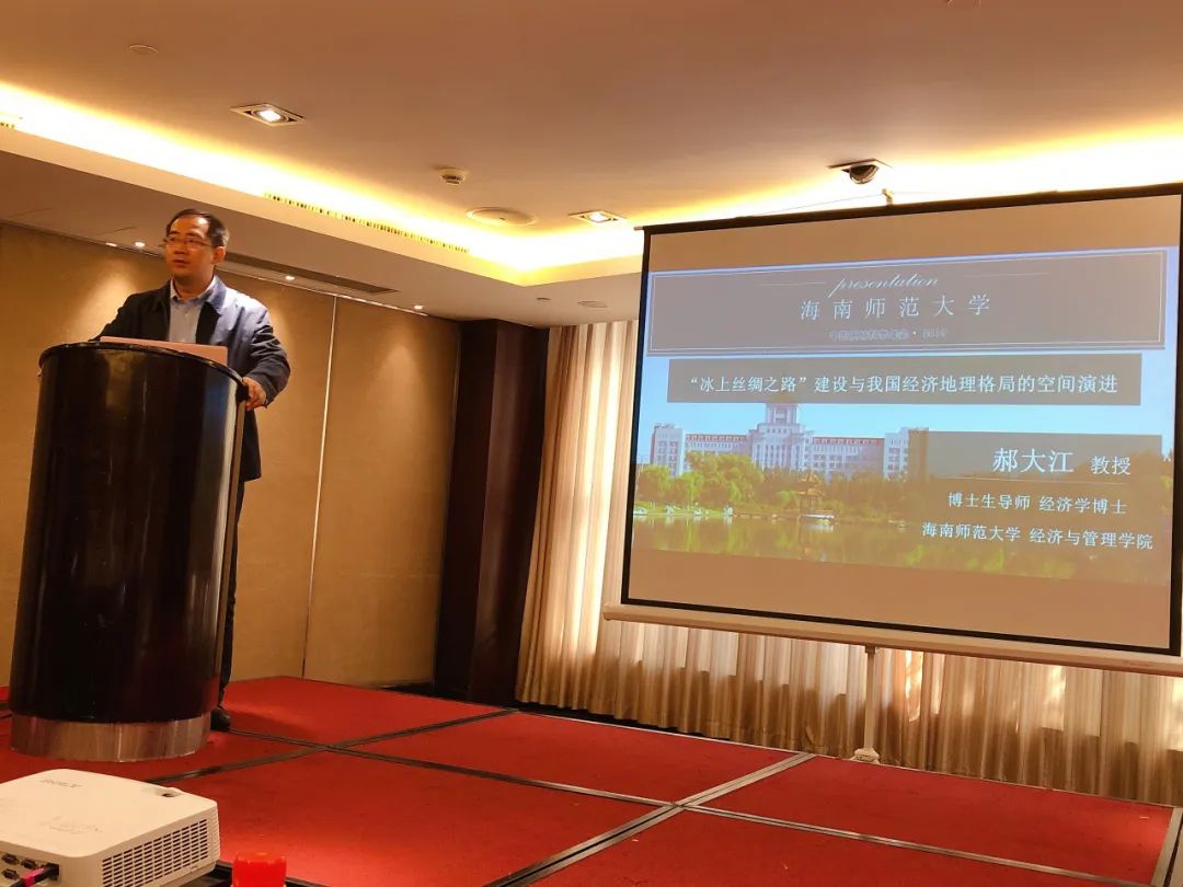 师者|郝大江:琼岛教坛耕耘 大江澎湃奔流