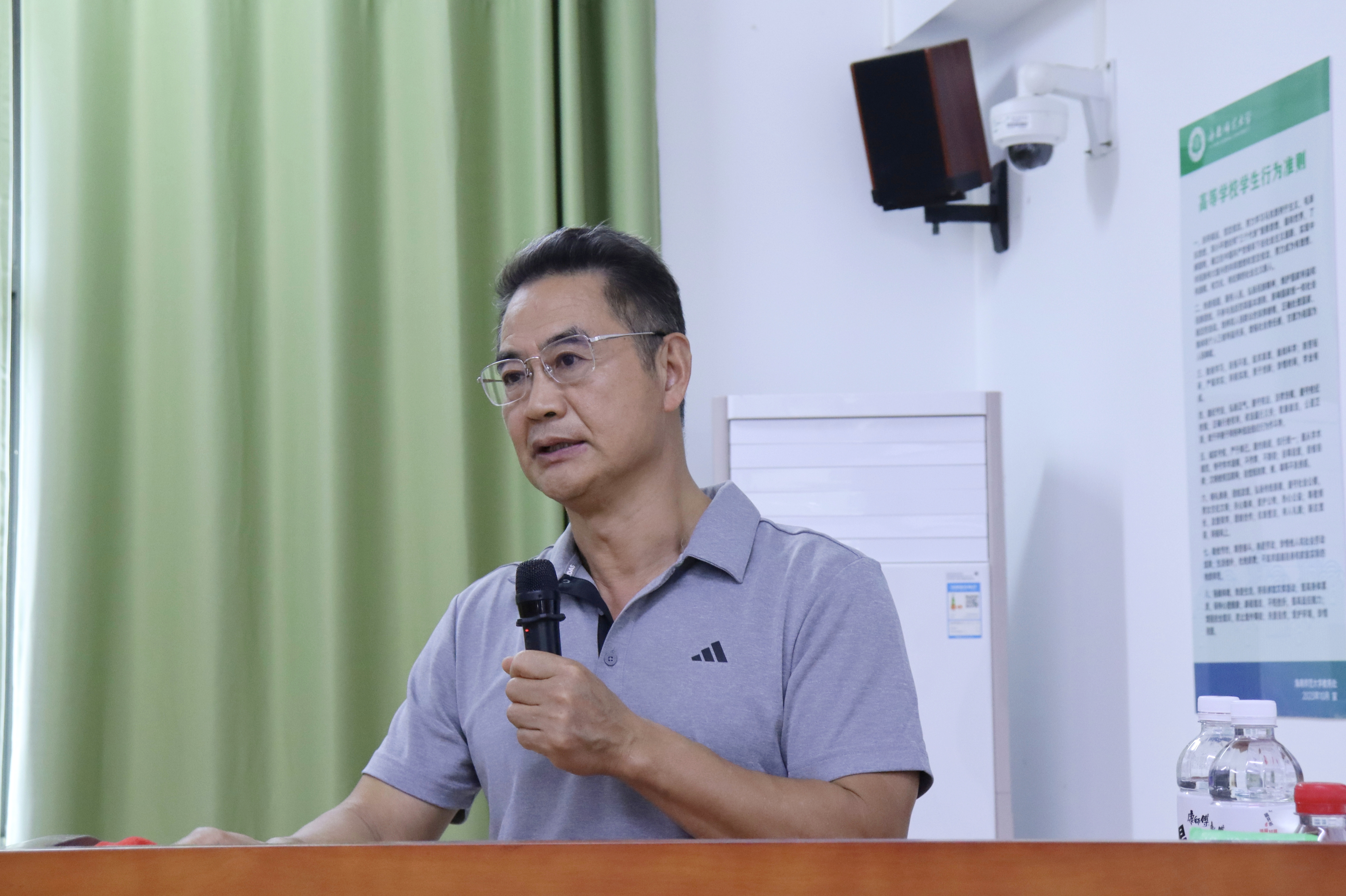 林跃勤教授为我院学生开展“中国国际形象建构与对外传播能力提升”专题讲座