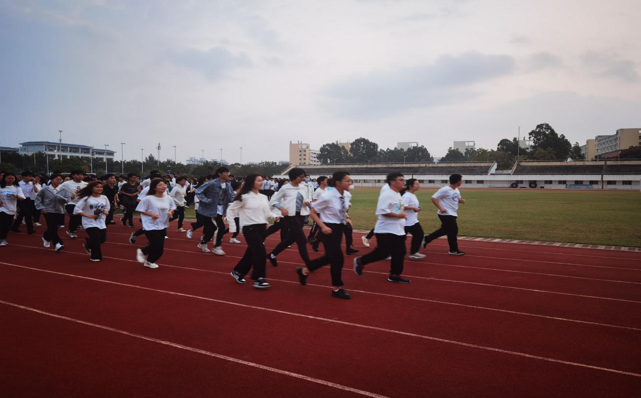 学党史，做新时代大学生——法学院爱国主义主题教育升国旗仪式