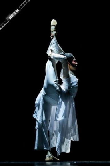 音乐学院学生王恩娜获“中南六省(区)十佳青年优秀舞者”荣誉称号