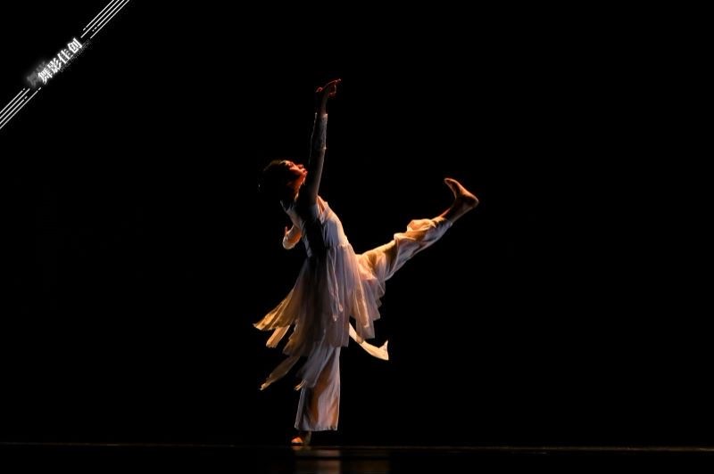 音乐学院学生王恩娜获“中南六省(区)十佳青年优秀舞者”荣誉称号