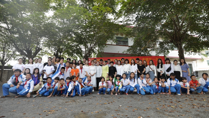 新闻学院开展“诵读经典——优秀传统文化进校园”教学实践活动