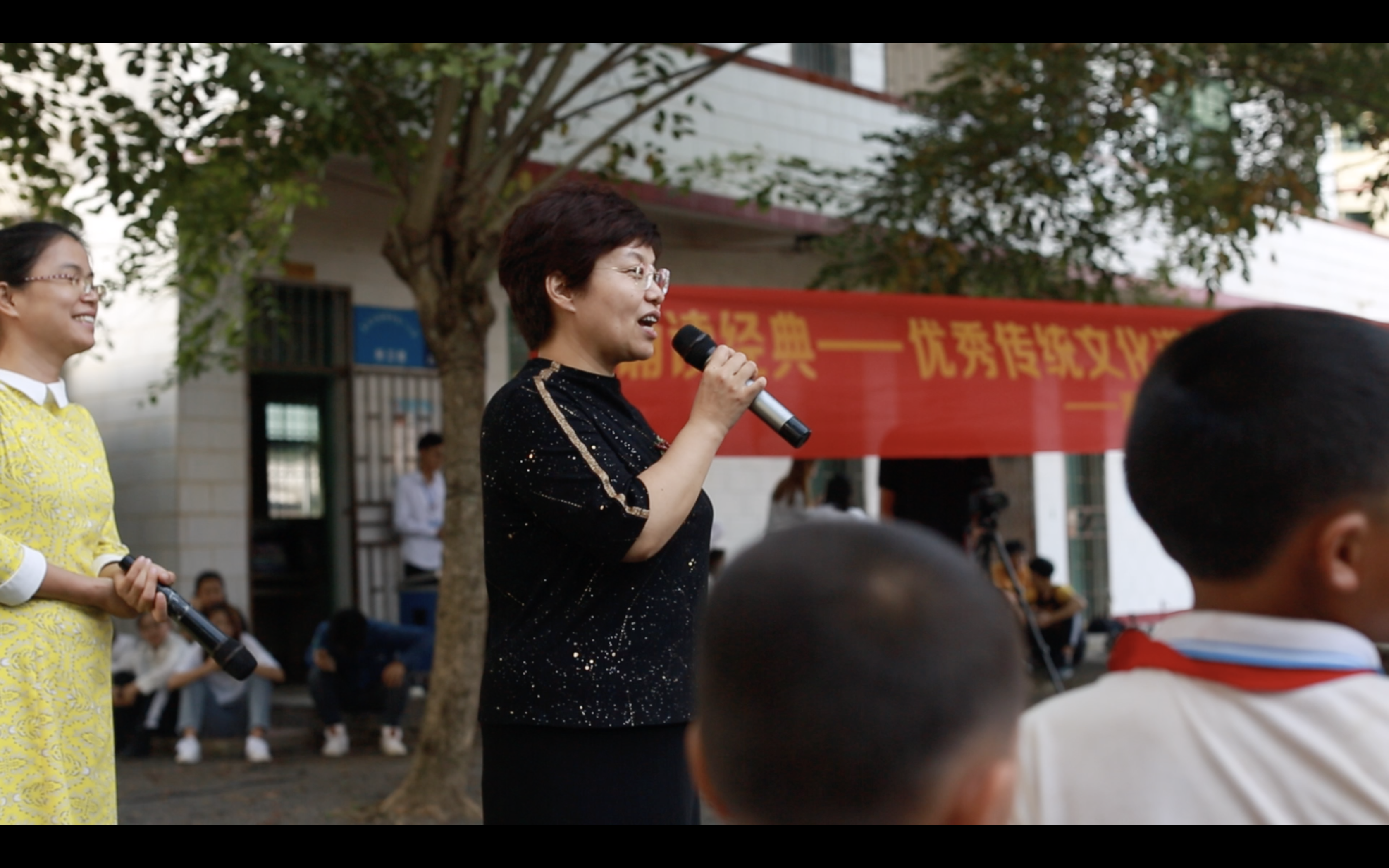 新闻学院开展“诵读经典——优秀传统文化进校园”教学实践活动