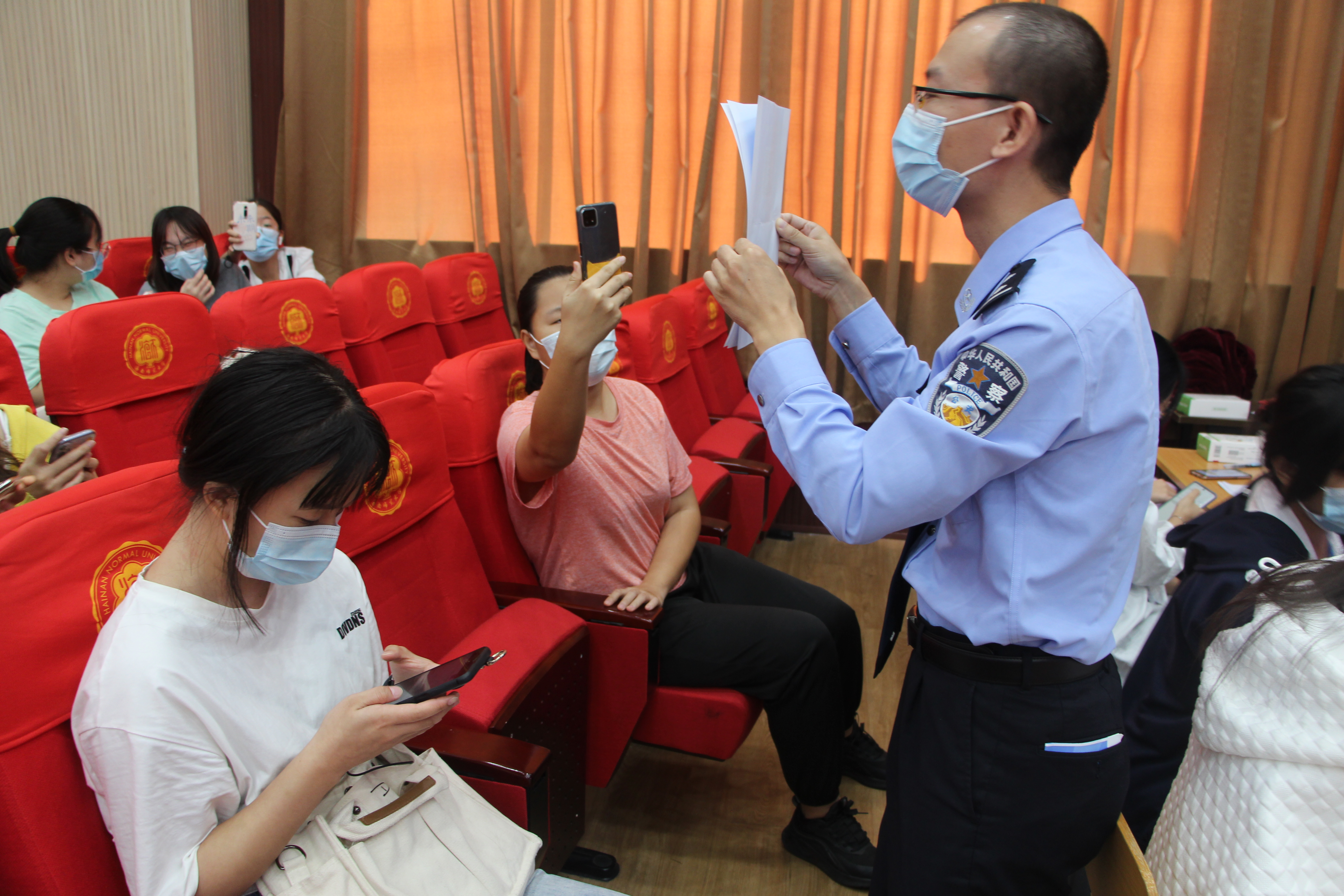 心理学院举办安全教育讲座