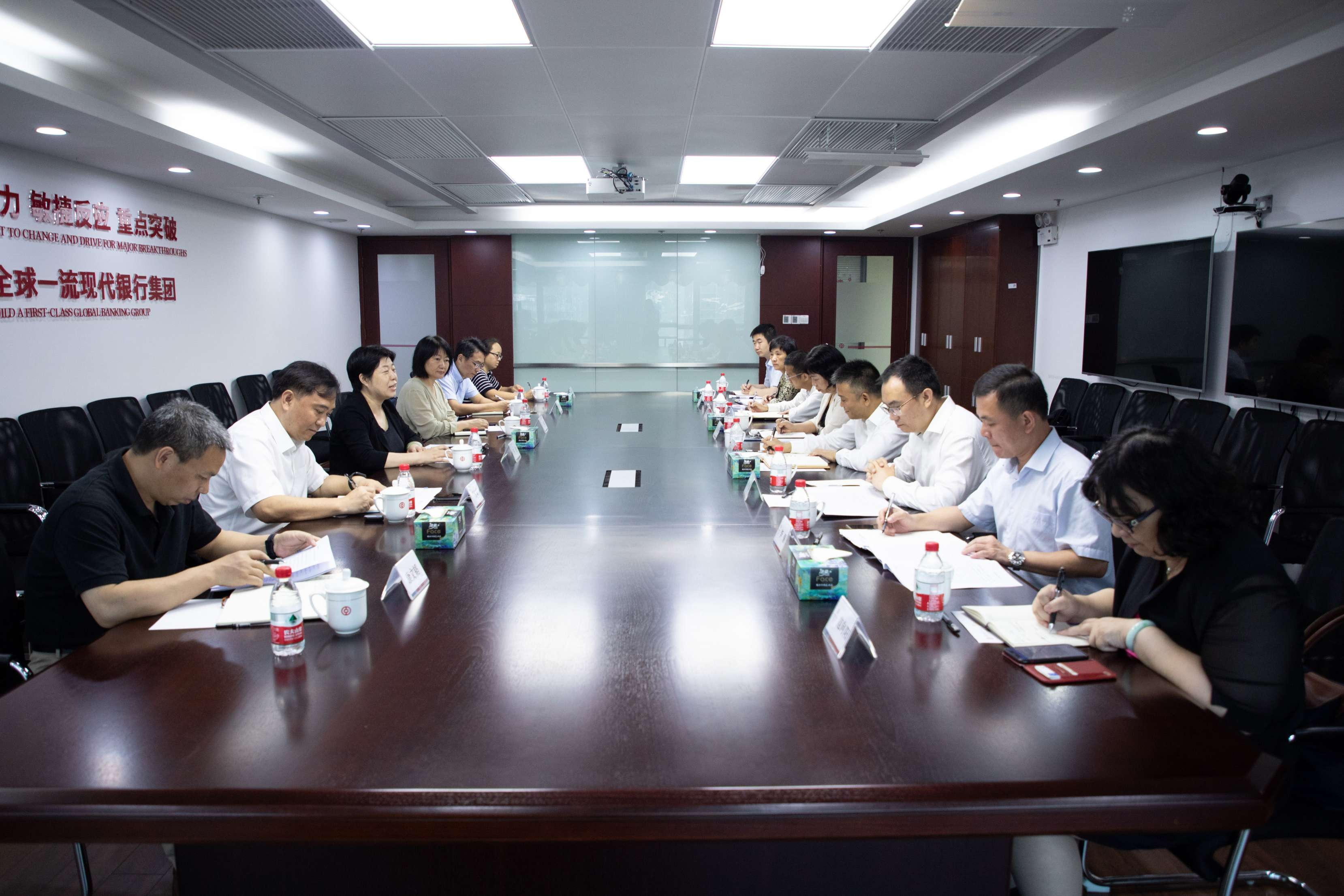 校领导赴中国银行海南省分行推进校银合作项目