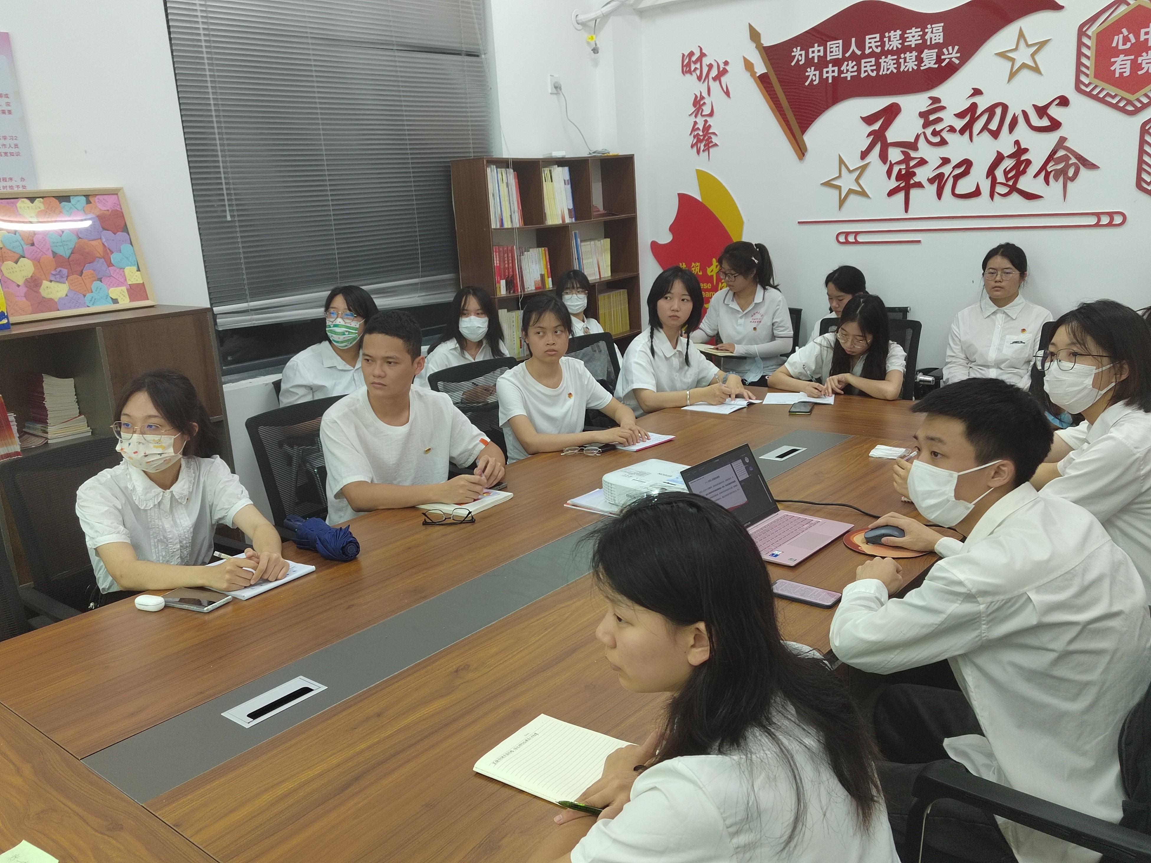 文学院本科生第一党支部开展“实施科教兴国战略,筑牢国家强盛之基”理论学习活动
