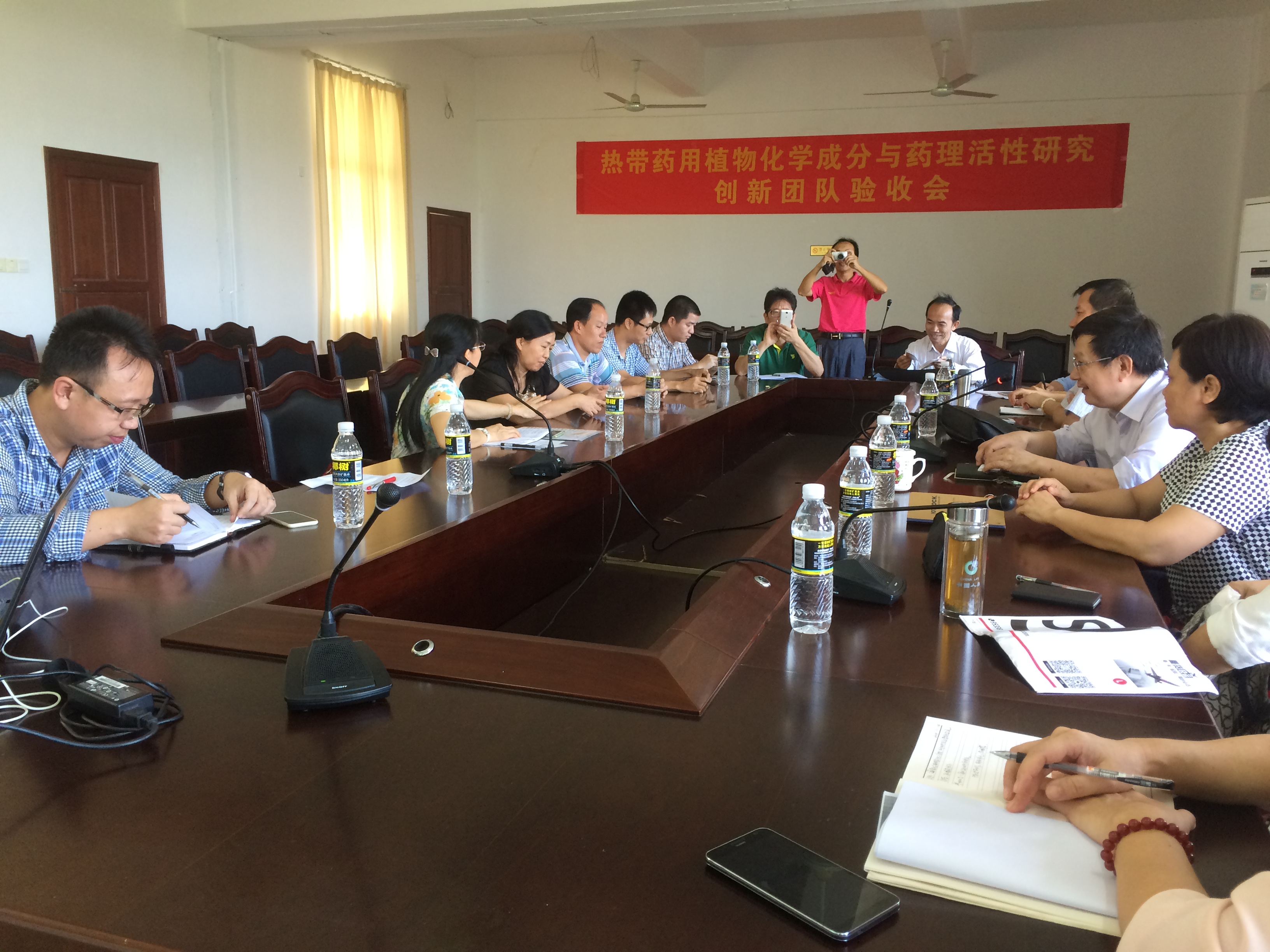 海南大学材料与化工学院刘四新院长一行到我院进行交流