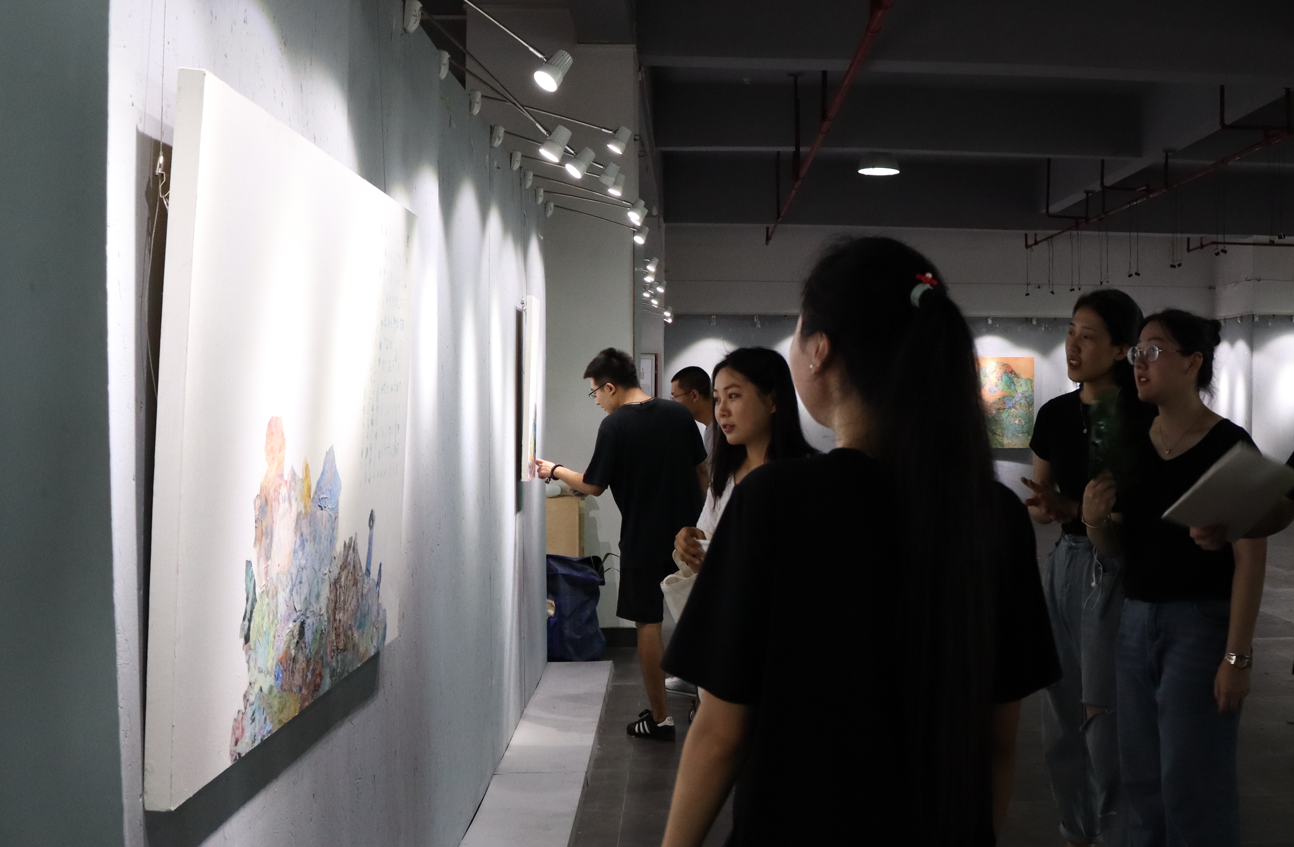 美术学院毕业研究生潘云嫚举办个人画展