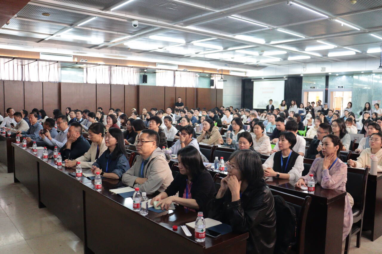 华南师范大学莫雷教授应邀到我校讲学