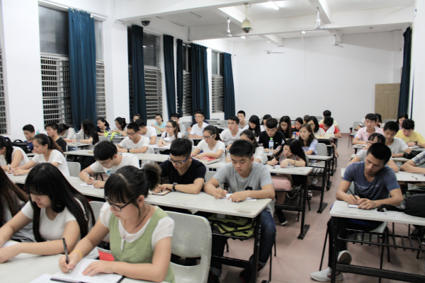 知礼明德 明礼修身——记物电学院大学生文明礼仪教育活动启动仪式