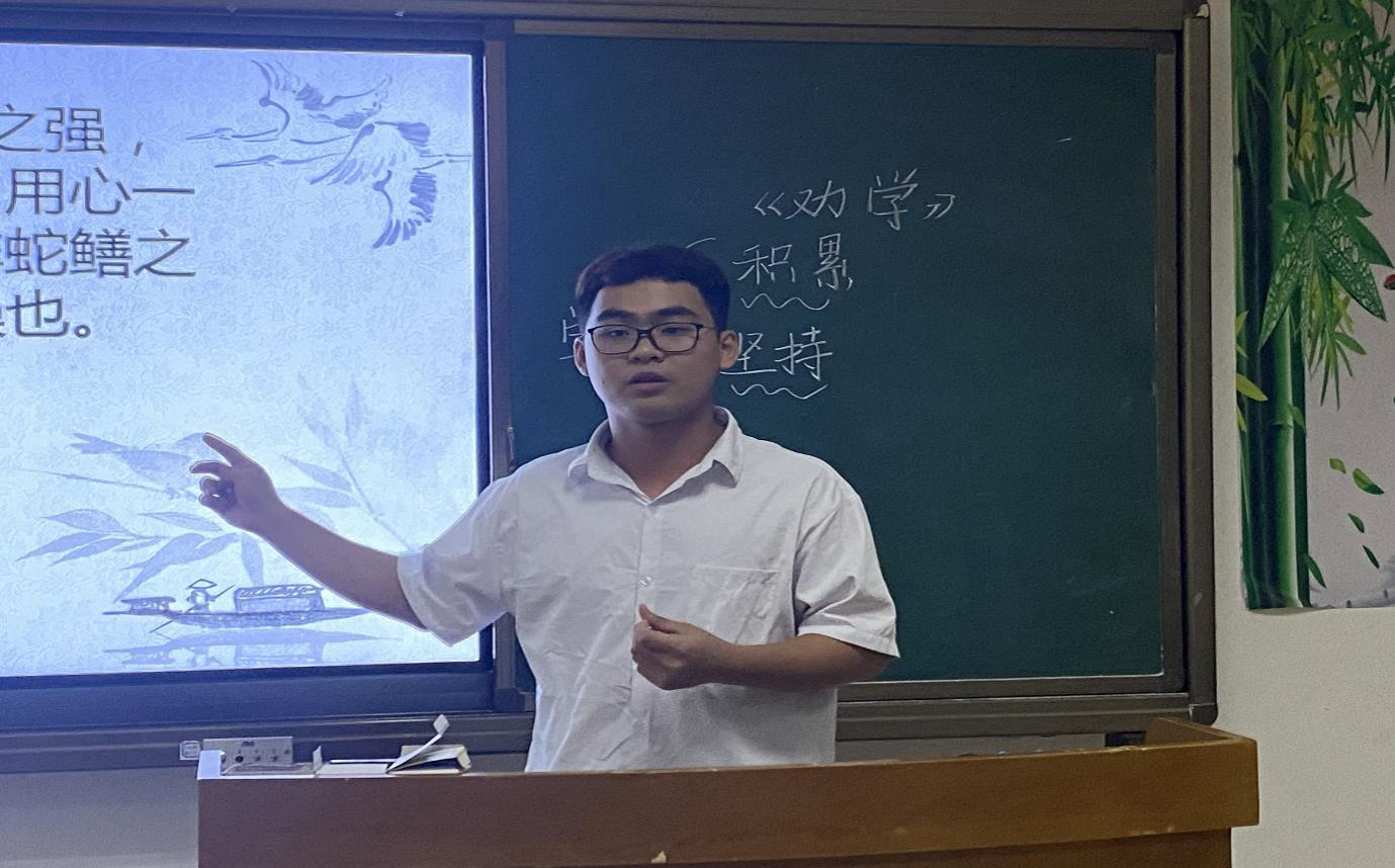 锤炼教师技能，展现文院风采——记文学院第十五届教师技能大赛之“三合一”课堂比赛