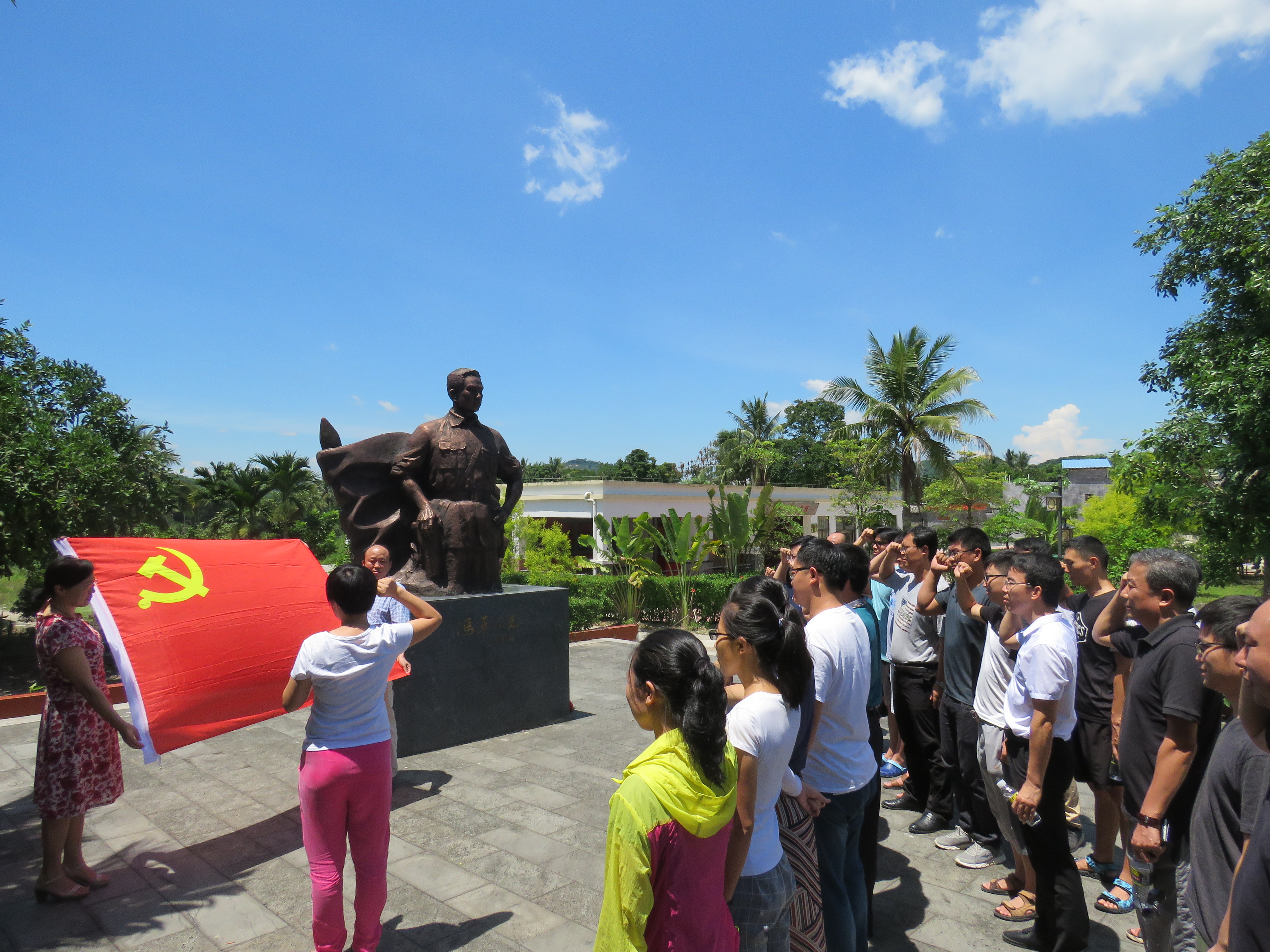 学院党委开展“庆祝建党97周年 不忘初心再扬帆”主题党日活动