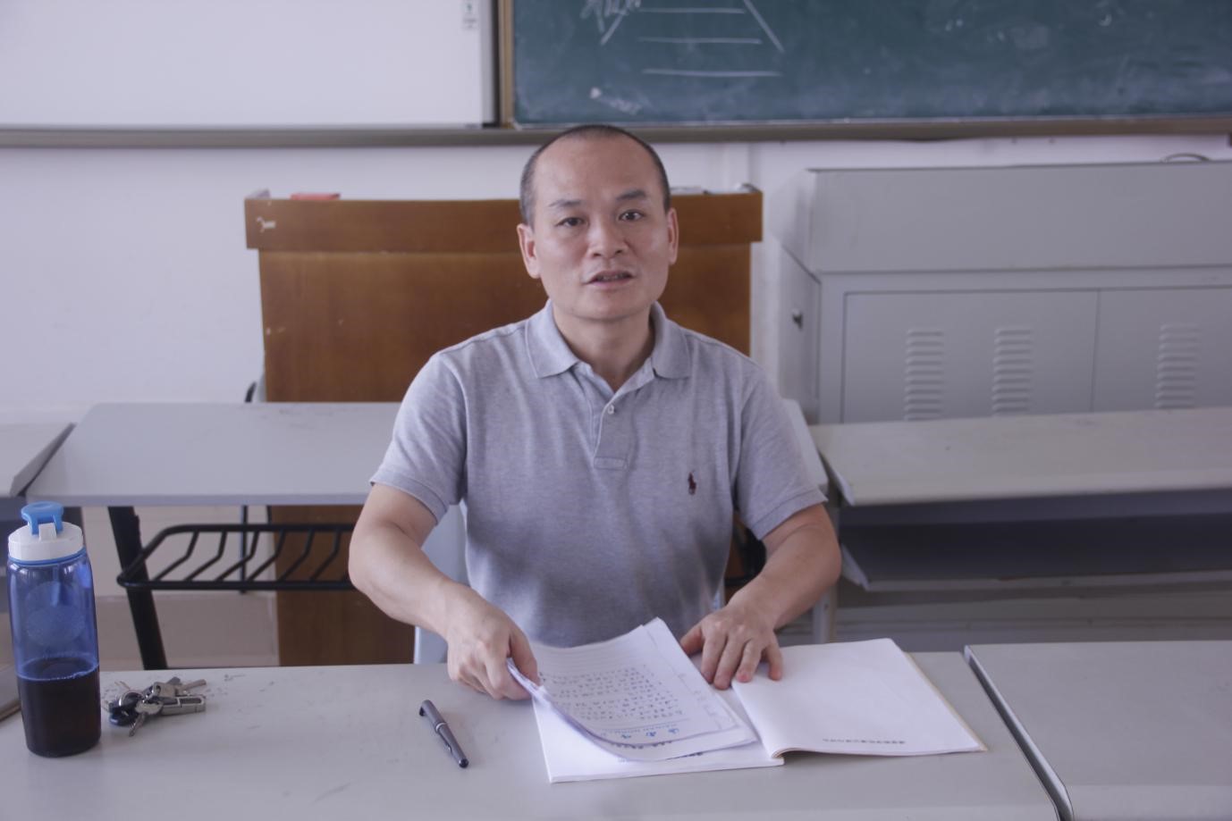 加强师生交流,促进学院发展——加强师生交流,促进学院发展