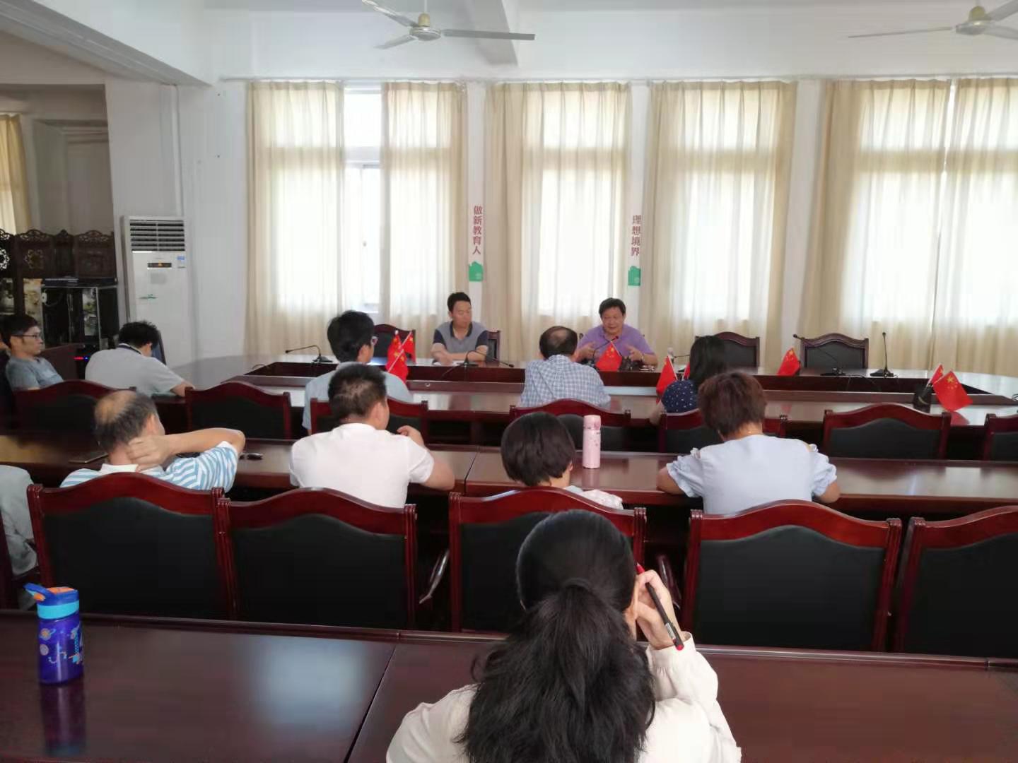 化学与化工学院召开“不忘初心，牢记使命”主题教育专任教师座谈会