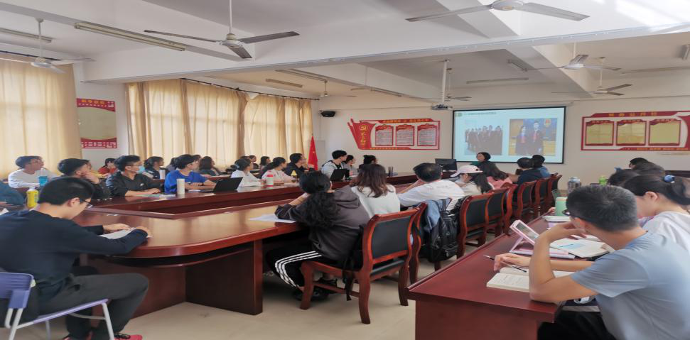 法学院开展《法律专业用语、礼仪、着装规范要求》讲座