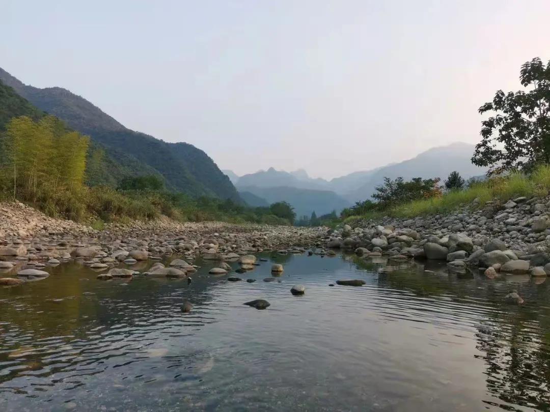 喜欢篮球，健身，会制果酒，研究菜谱，直博中科院的海师小哥哥