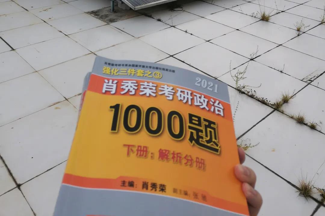 喜欢篮球，健身，会制果酒，研究菜谱，直博中科院的海师小哥哥