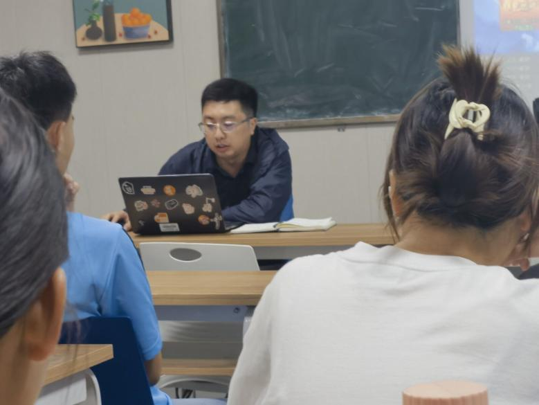 历史文化学院举办第三期“海翰史学沙龙”：研究生读书分享会