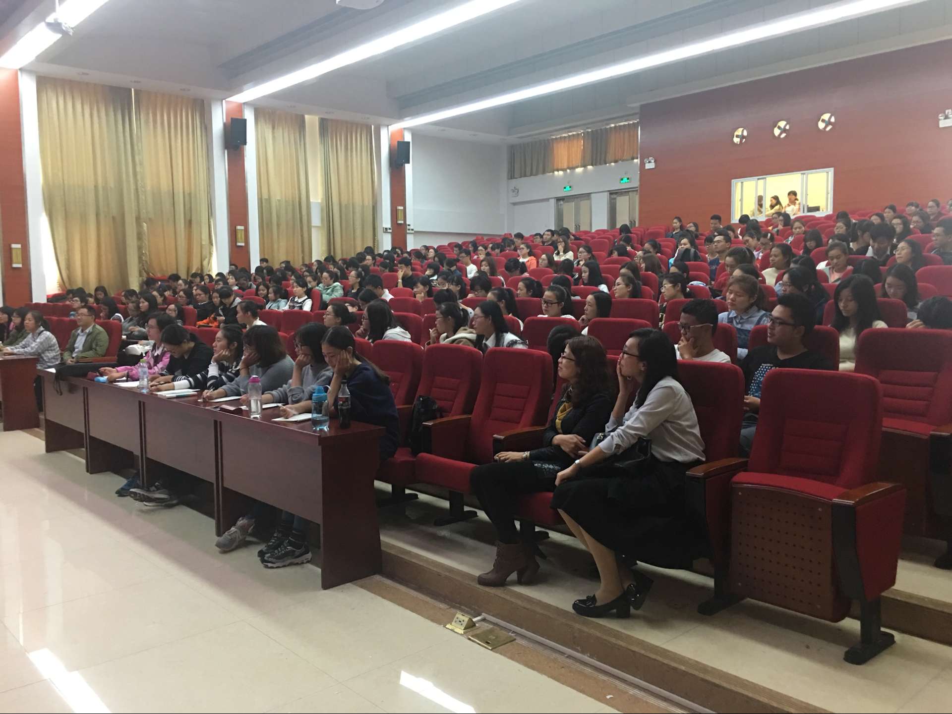 仰望星空，求索知真——记海南大学孙绍先教授专题讲座