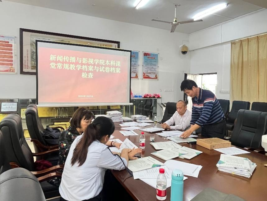 学校教学督导到我院开展教学资料检查工作