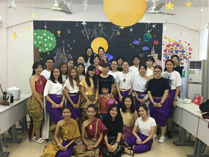 1506501278703370.jpg 泰国碧瑶班同学活动合影.jpg