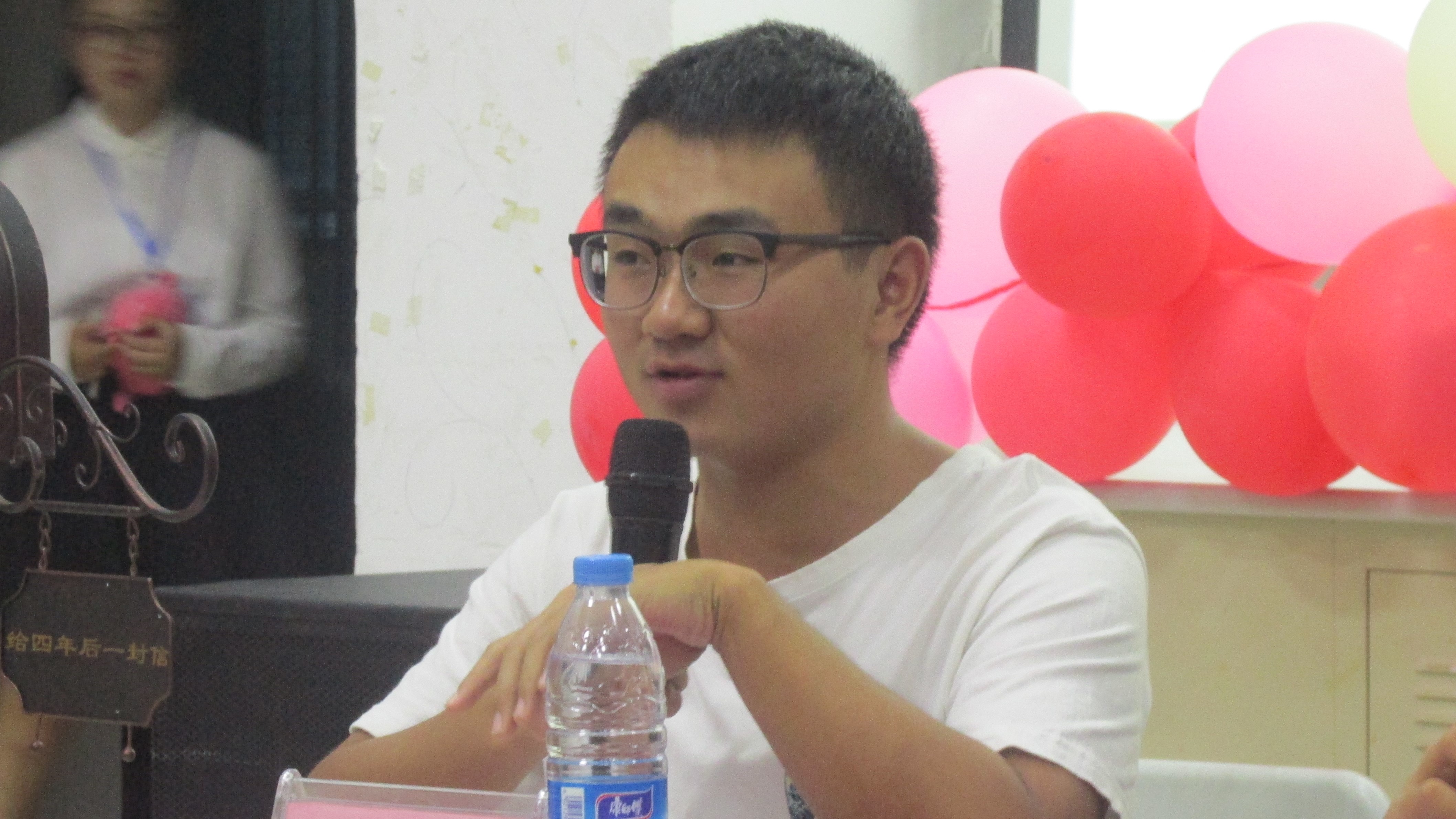 十月扬帆,助梦起航——记青年之声•文学院大学生论坛之寄语未来