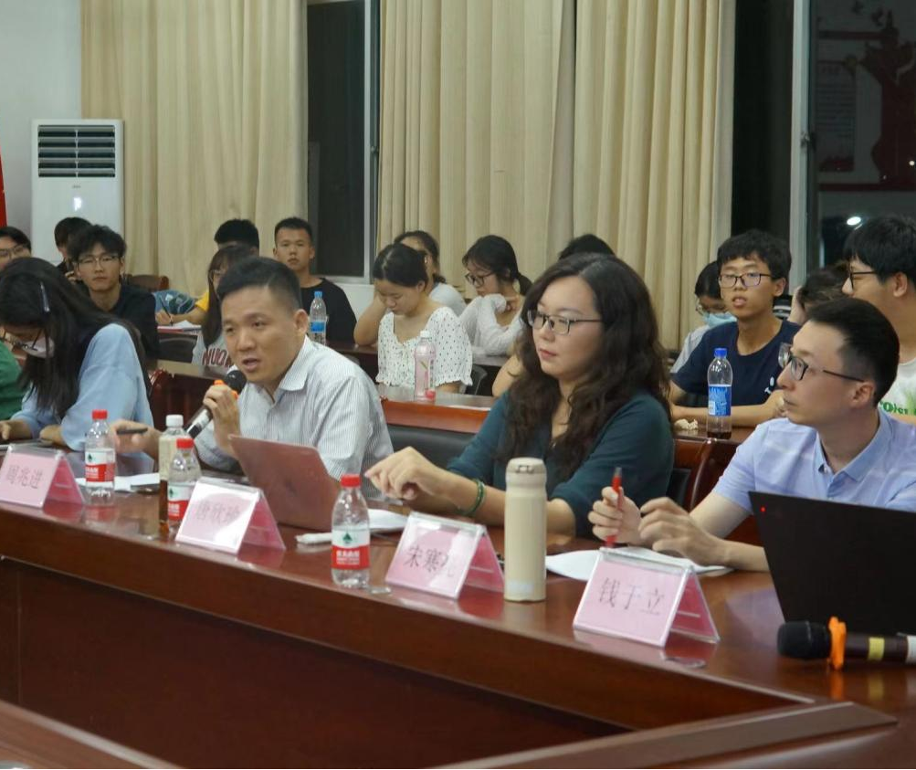 专业解读“高铁掌握”事件，师生争议热点话题 ——首期“羊村法学论坛”圆满举办