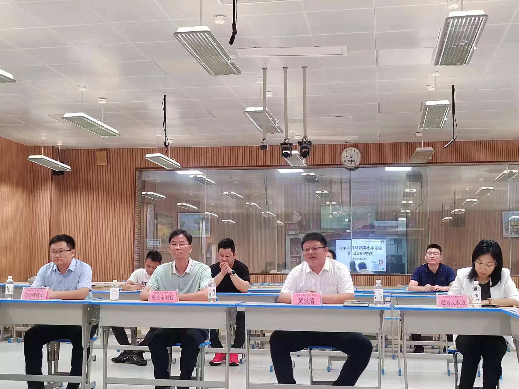 教育学院教工第一党支部受邀参加万宁市 国家中小学智慧教育平台APP校长擂台赛