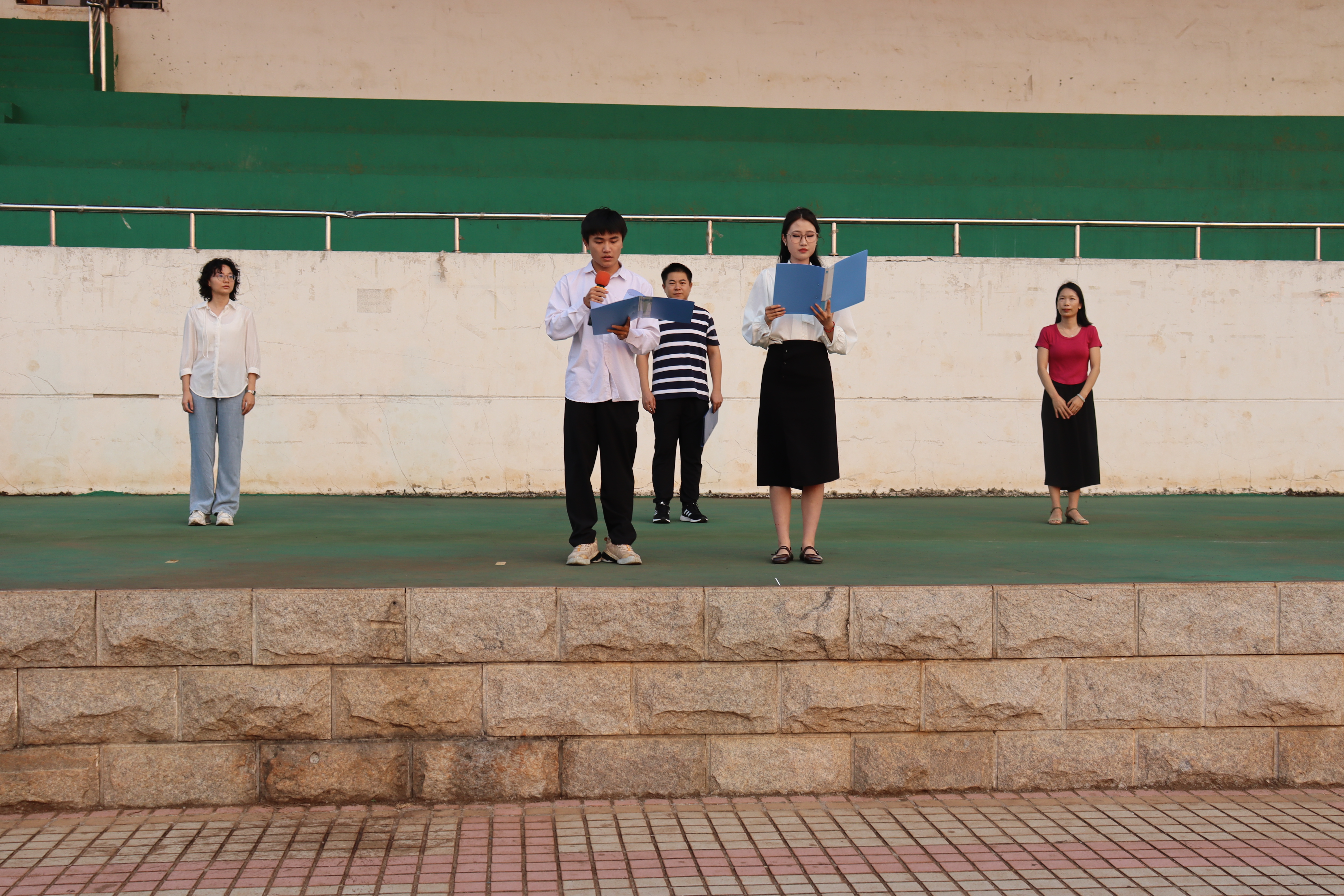 法学院举行以青春之名,扬青春风采——“国旗下的讲话”爱国主义教育活动