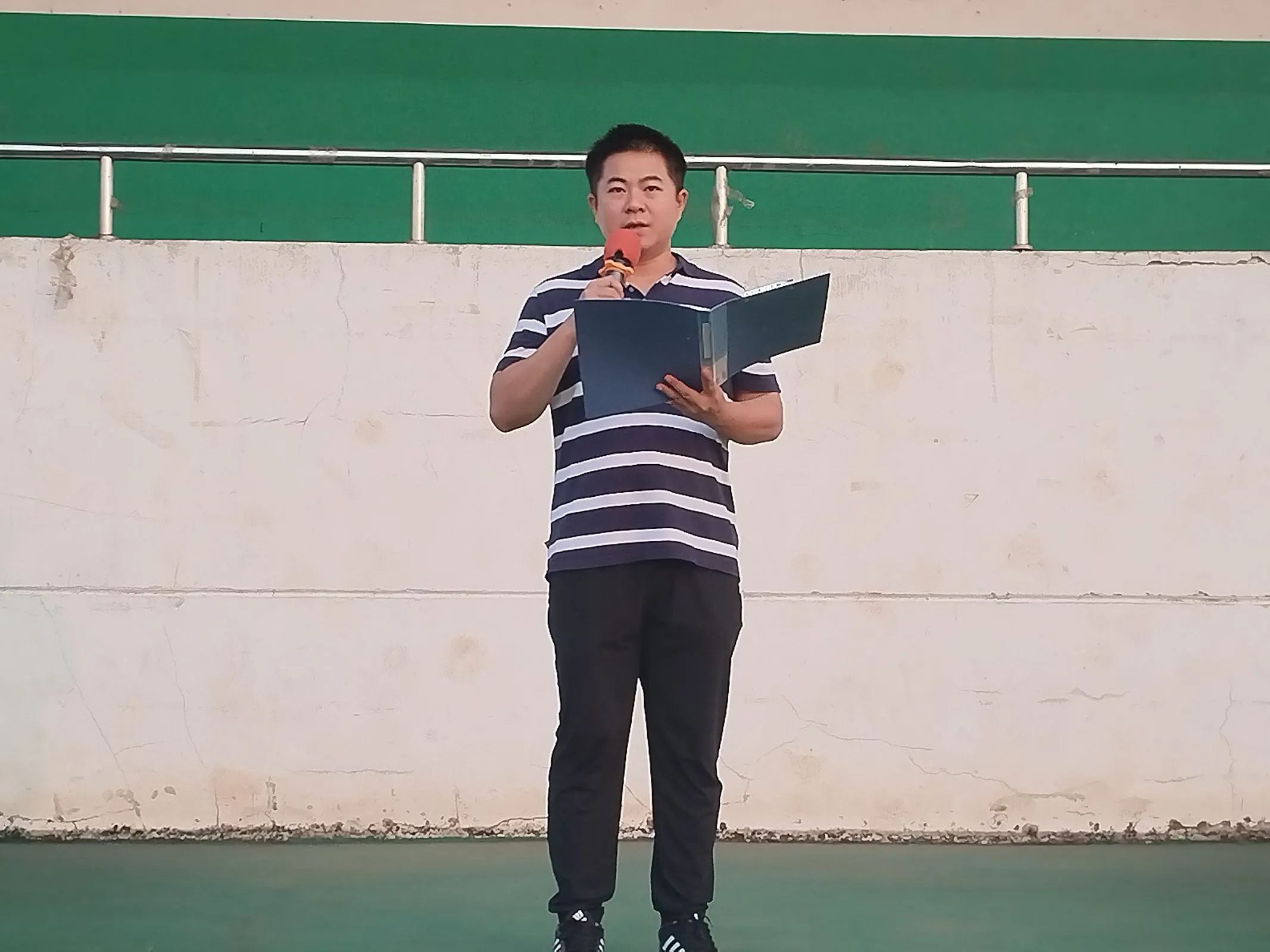 法学院举行以青春之名,扬青春风采——“国旗下的讲话”爱国主义教育活动