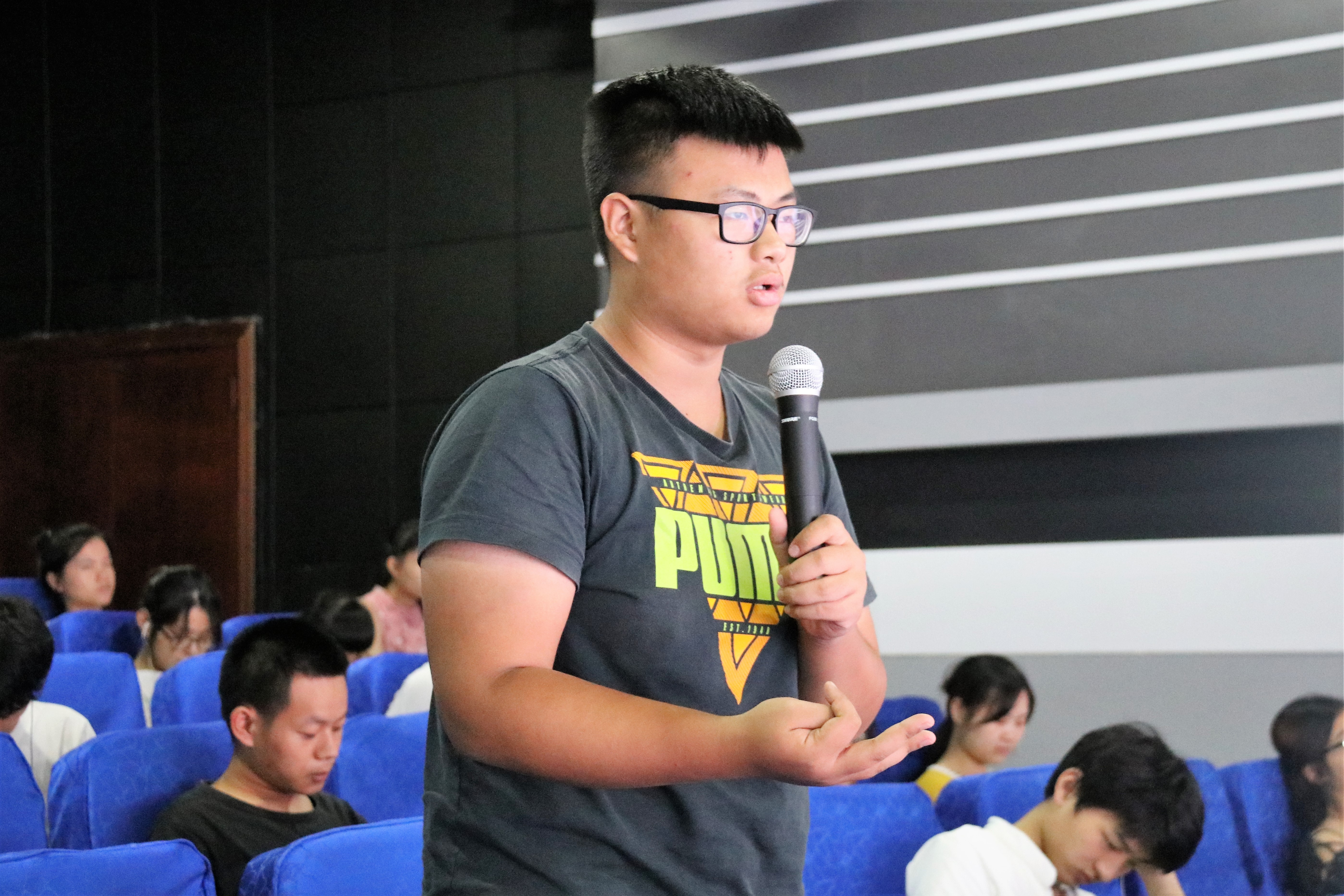 “打铁还需自身硬,百炼钢能绕指柔”