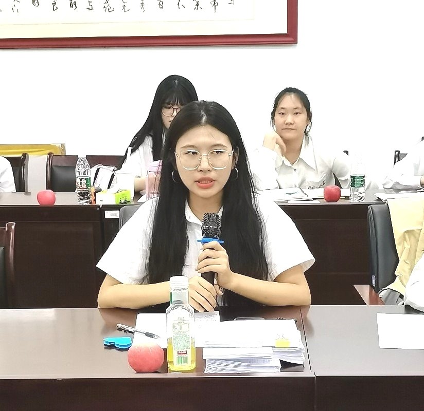 青春心向党,奋进新征程——文学院本科生党支部举行欢送毕业生党员主题党日活动